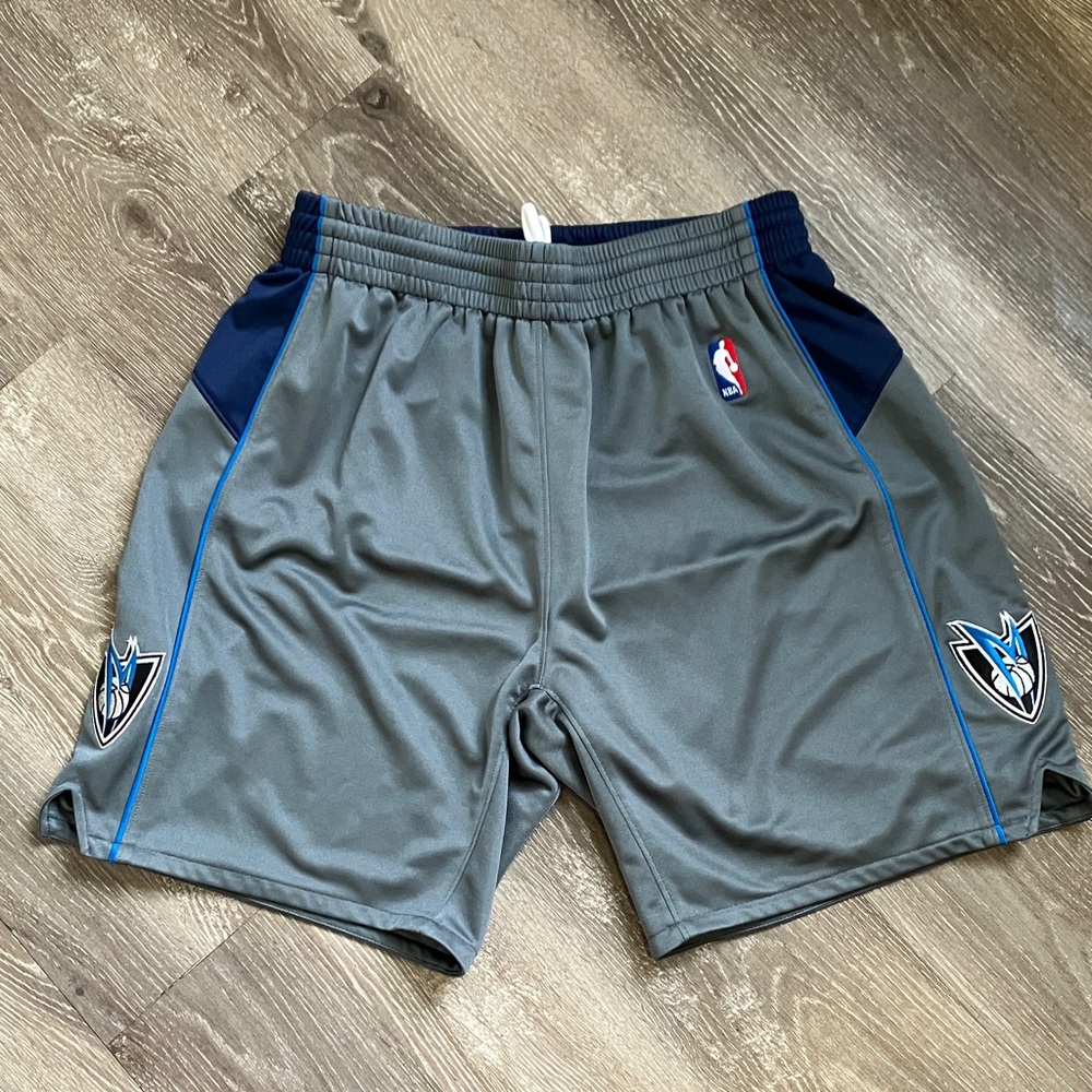 Mitchell & Ness Dallas Mavericks 2003-04 Gray
Authentic Basketball Shorts